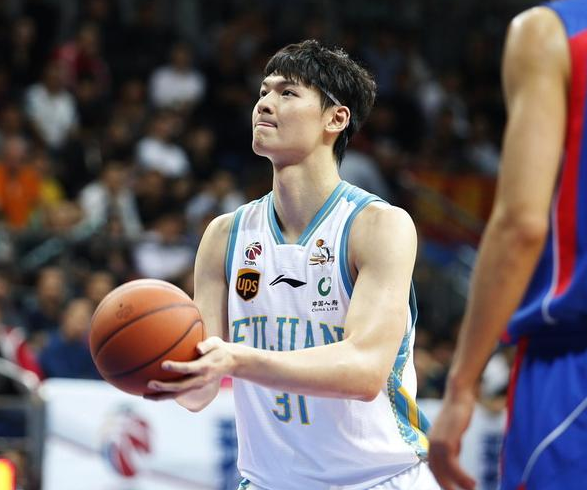 辽宁队险胜爵士，王哲林关键制胜