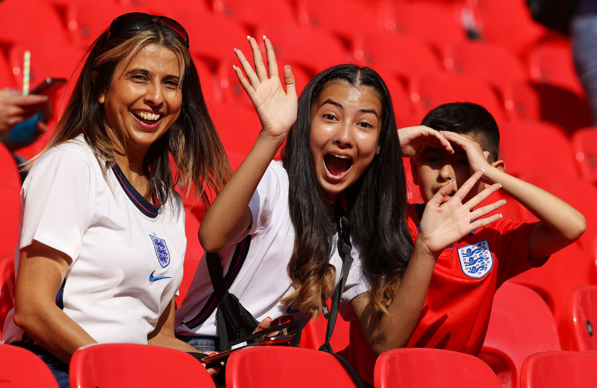 爱游戏tv-英格兰队完胜波兰队，许昕扛起全队