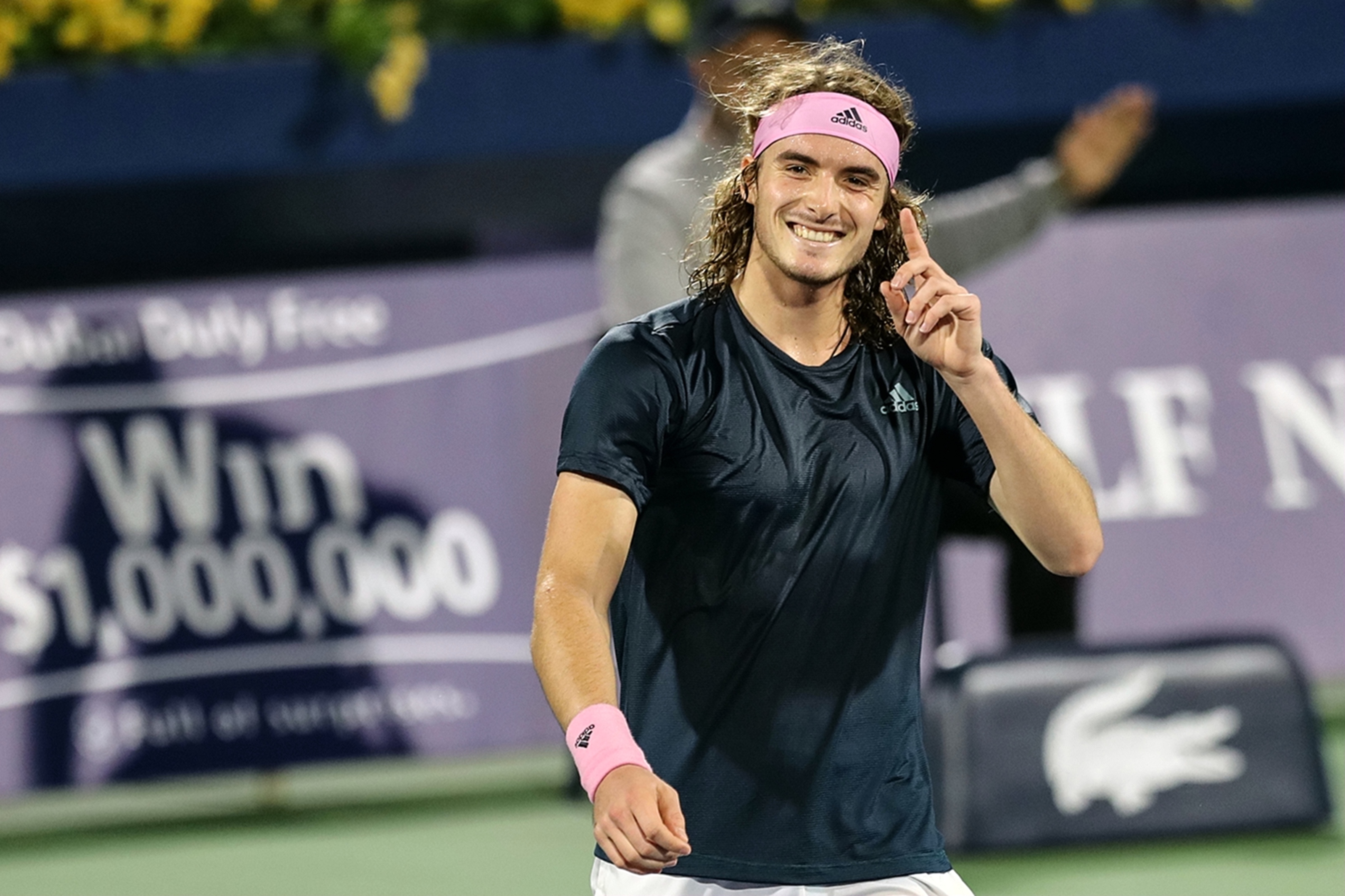 爱游戏体育-温网轻取ATP总决赛，西西帕斯高光表现