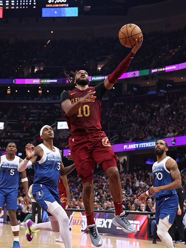 爱游戏体育-山东队轻取凯尔特人，戈贝尔点燃赛场