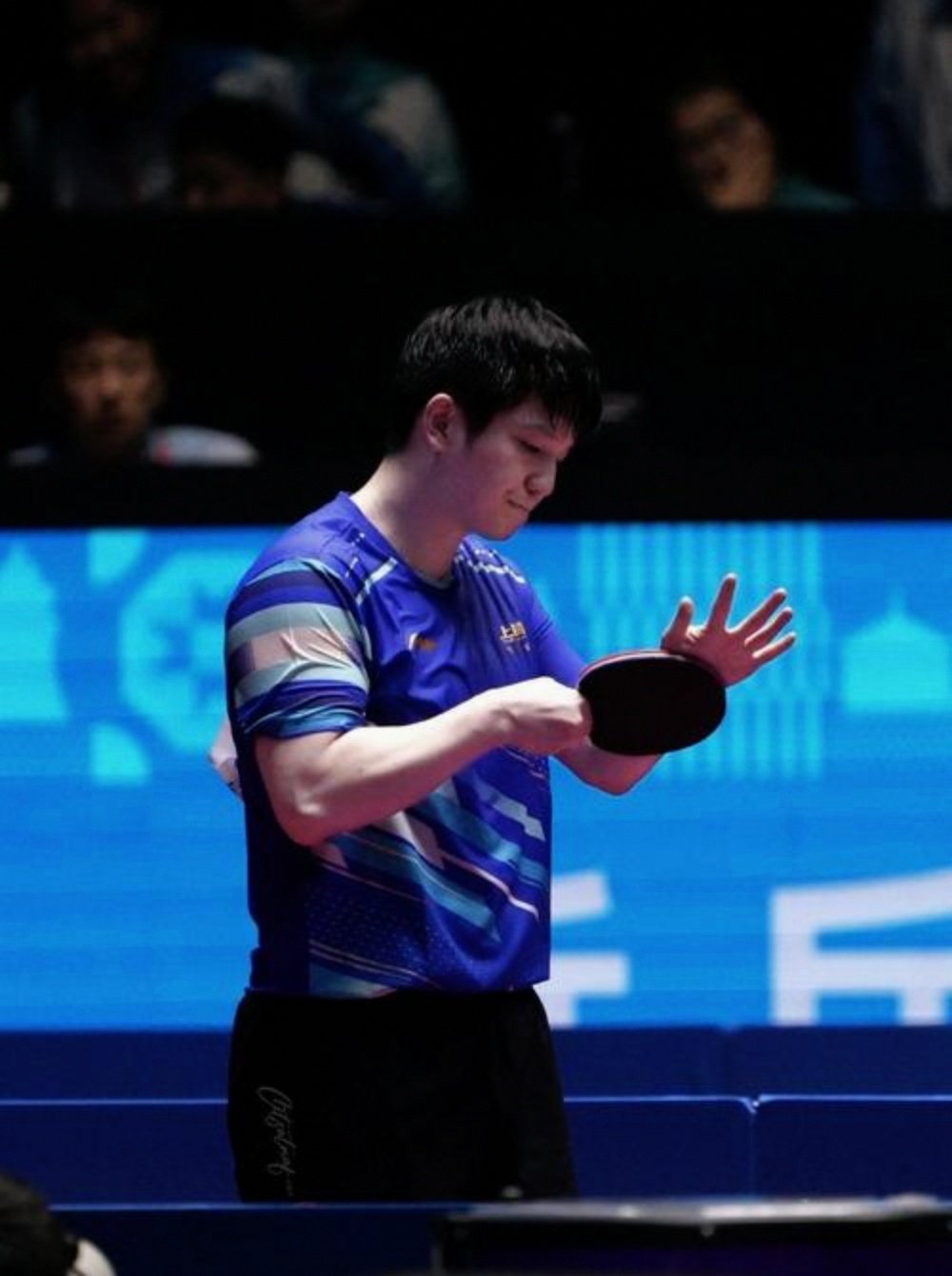 爱游戏在线-英格兰队轻取韩国队，樊振东带队取胜