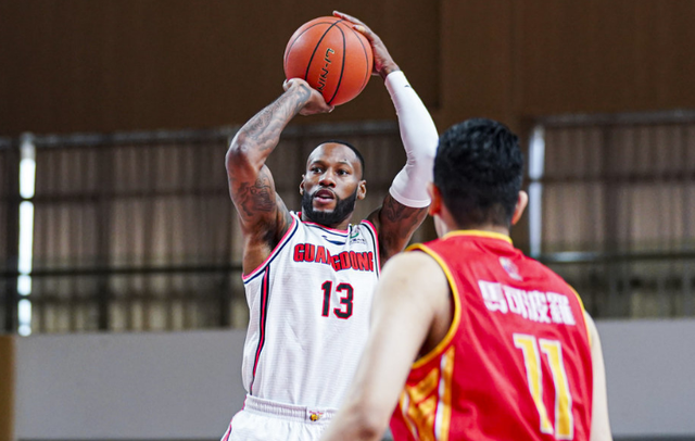 爱游戏入口-猛龙横扫浙江队，布克刷新纪录