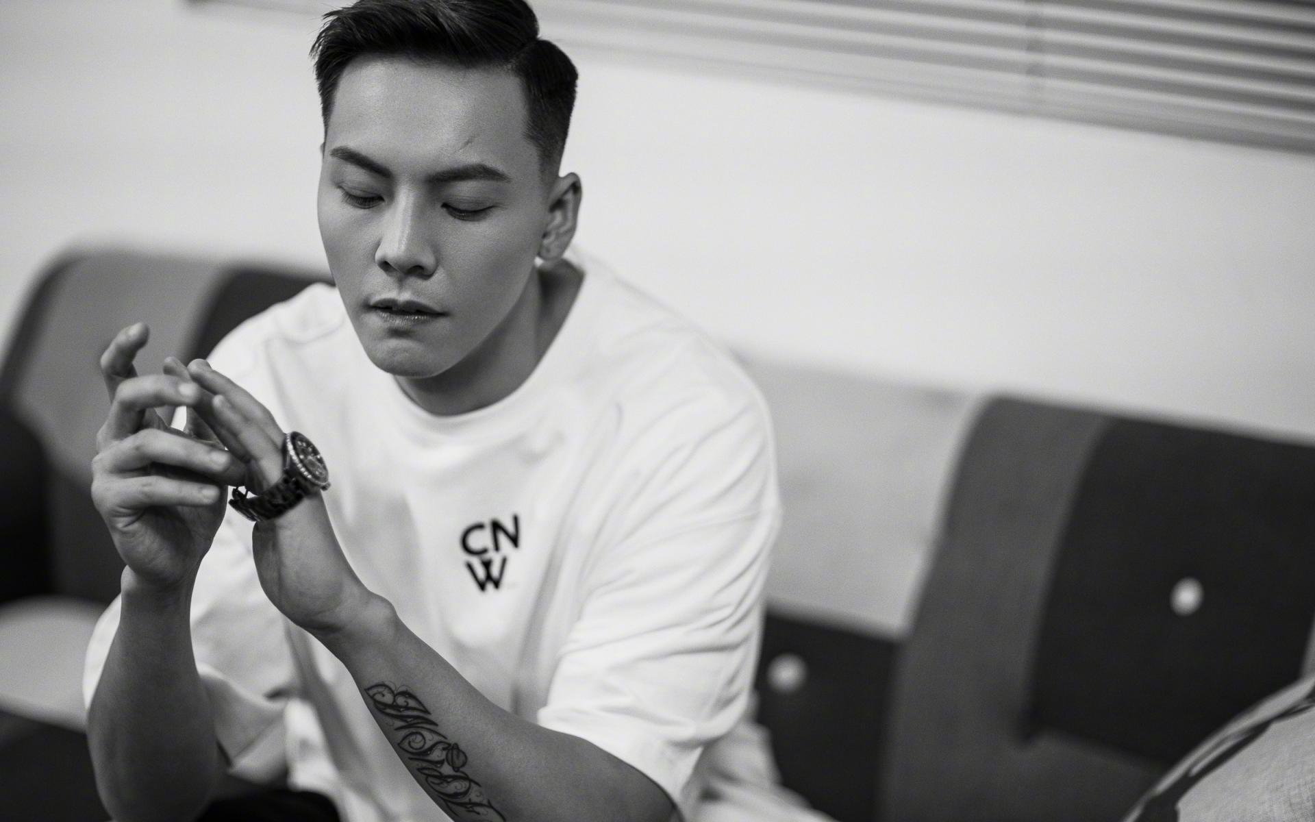 波尔的金色左脚划破伦敦雨夜,英格兰跨越半世纪心魔