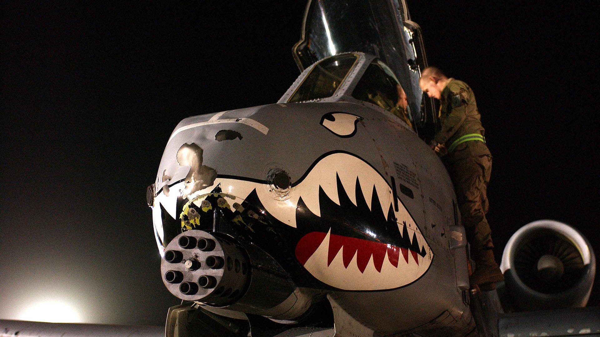 爱游戏娱乐-银箭与橙刃的缠斗，墨西哥旗帜统治全场