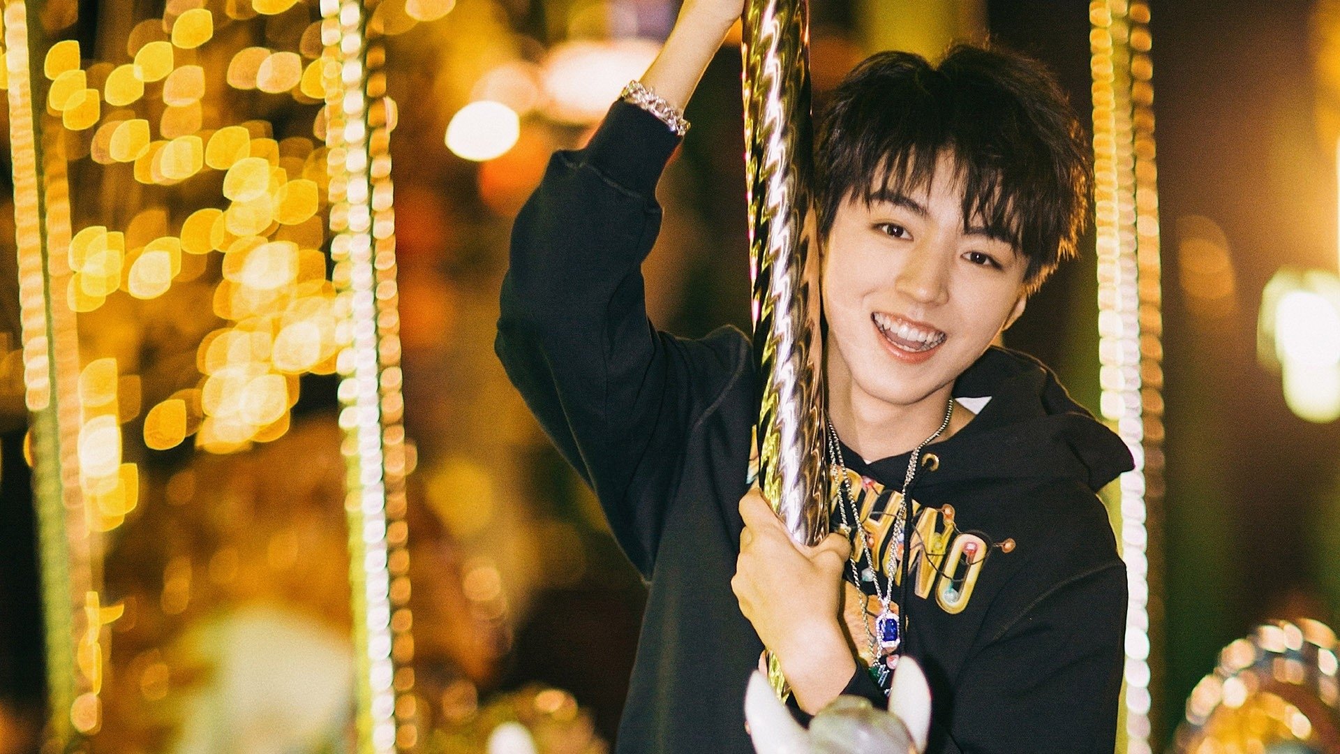 看到您提供的这个充满戏剧性的关键词,我已经在脑海中勾勒出一场跌宕起伏的足球比赛了。这绝对是一个能诞生经典报道的绝佳素材