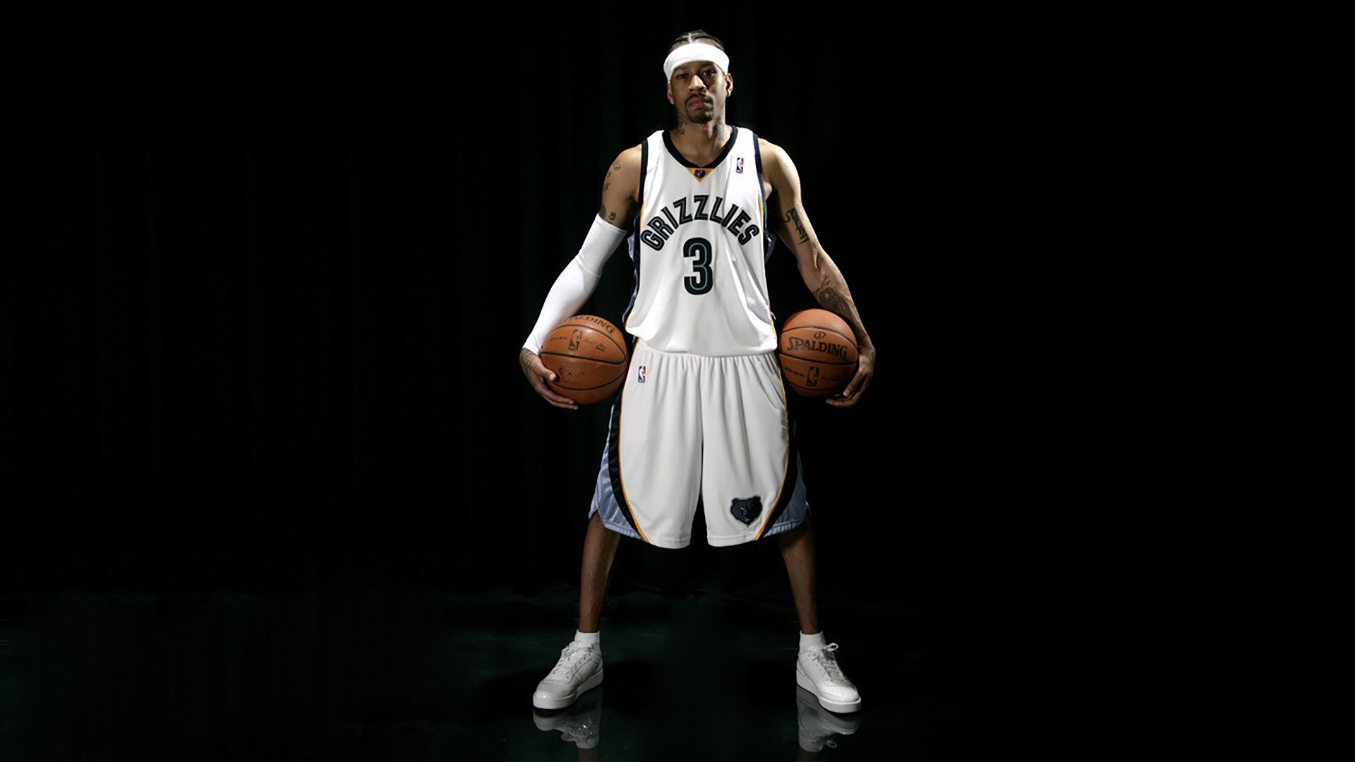 爱游戏官网-无声惊雷，布克如何用非典型英雄的方式成为新疆队的暴雨晴雨表